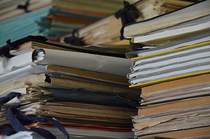 documents-3816835_1280__Mariann_Szoke_Pixabay.jpg