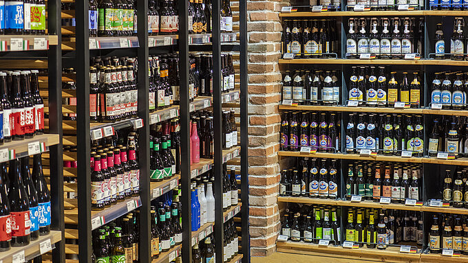 Bierflaschenregal_AdobeStock_gpriccardi.jpeg