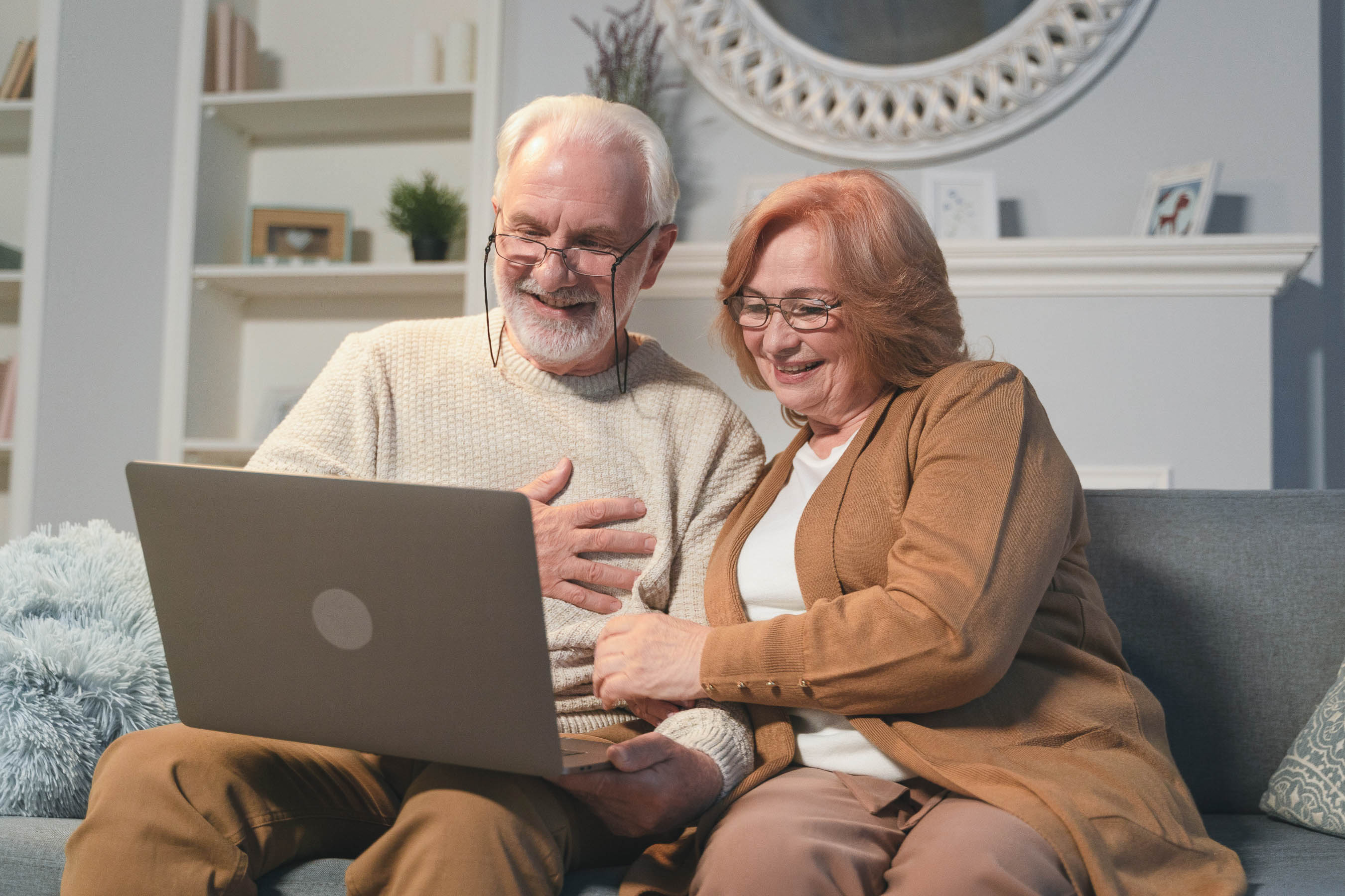 Altersvorsorge-Personen-Laptop-001.jpg Altersvorsorge-Personen-Laptop-001.jpg